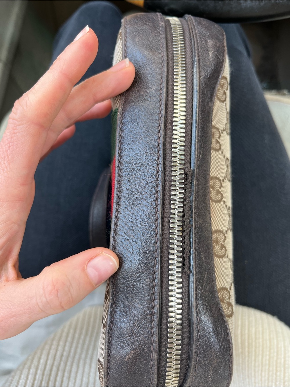Gucci GG Canvas Crossbody with Green & Red Stripe and Bee - Picture 2 of 15
